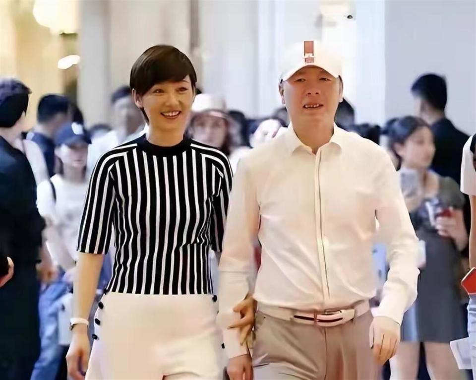 世上没有后悔药？离婚传闻真相大白后的徐帆，已经走了另一条路(图22)