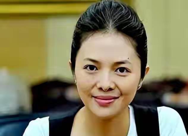 曾是央视知名主持,如今桂林街头买菜!她的选择为何让人深思?(图2) 曾是央视知名主持,如今桂林街头买菜!她的选择为何让人深思?(图2)