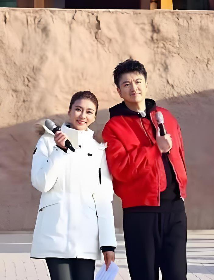 柳岩现身2026年央视春晚首次彩排阵容!网友质疑她借前男友上位(图2) 柳岩现身2026年央视春晚首次彩排阵容!网友质疑她借前男友上位(图2)