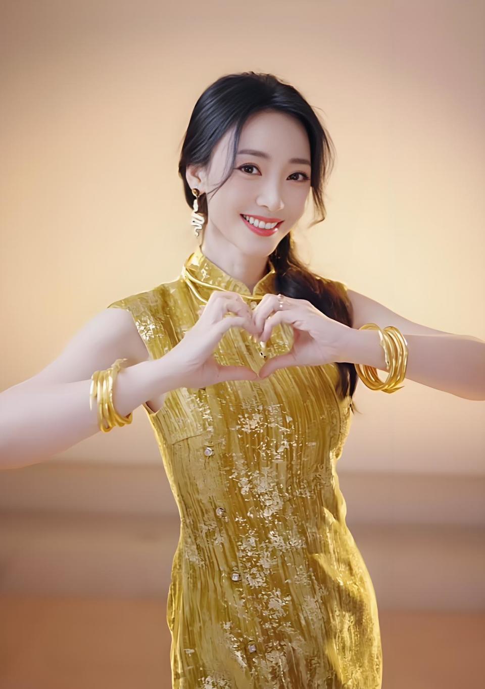 柳岩现身2026年央视春晚首次彩排阵容!网友质疑她借前男友上位(图3) 柳岩现身2026年央视春晚首次彩排阵容!网友质疑她借前男友上位(图3)