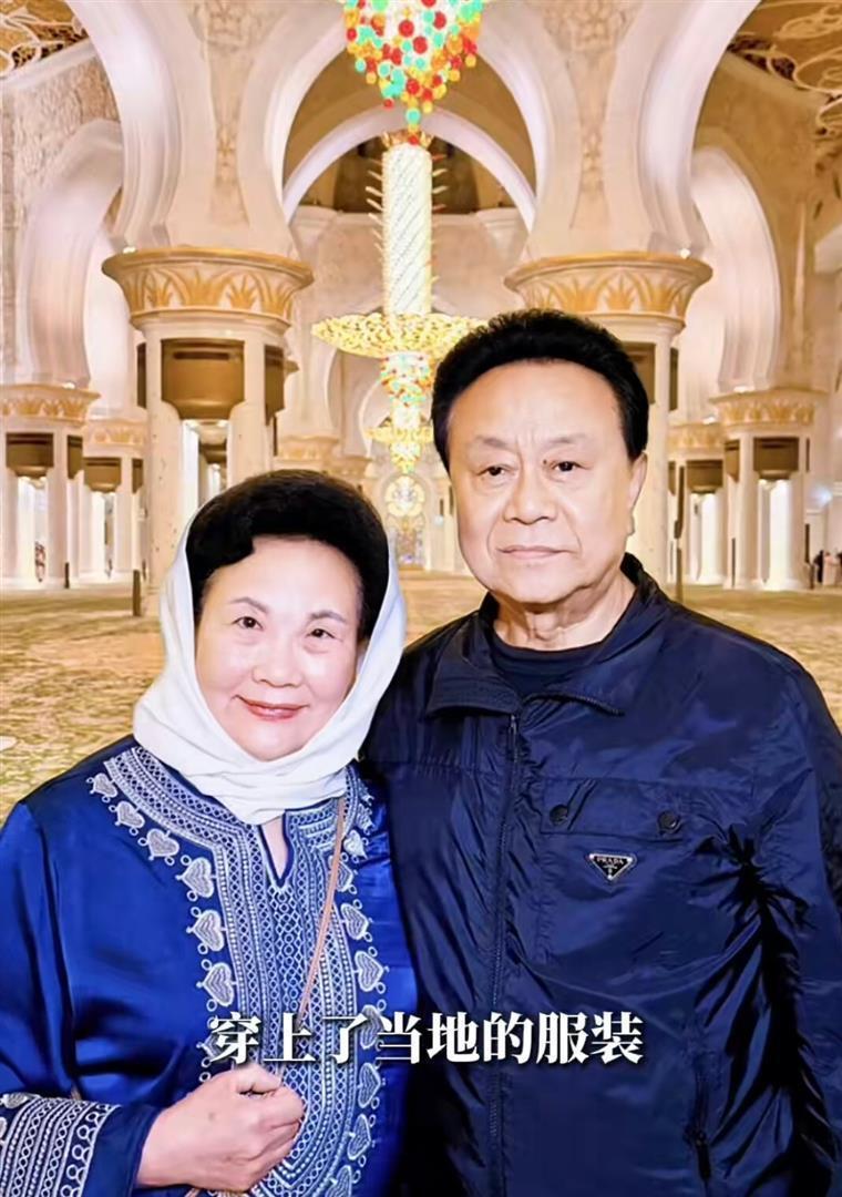 伊能静参观清真寺，包着头巾不敢大声说话，秦昊把她拍得像130斤(图6)