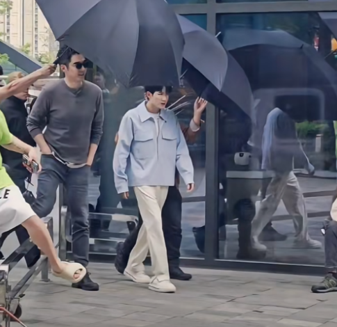 男演员身高多重要？看霍建华跟乔振宇就知道，再帅也扛不住同框(图15)