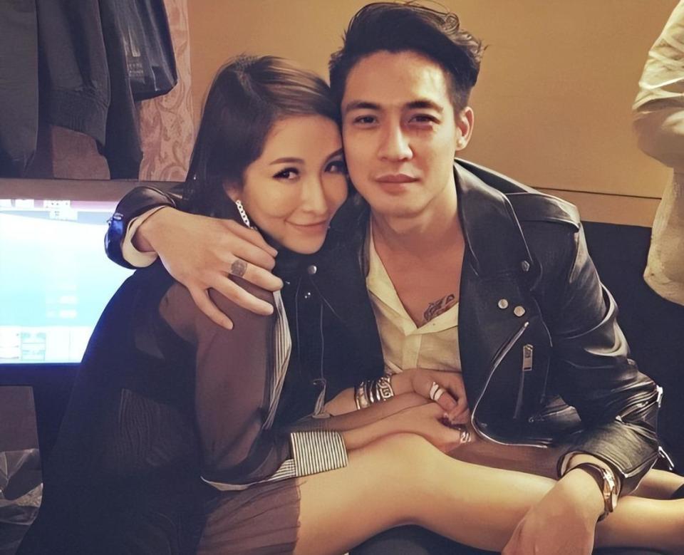 牡丹花下死！25年换17任小男友的萧亚轩，终是为自己行为买了单(图3)