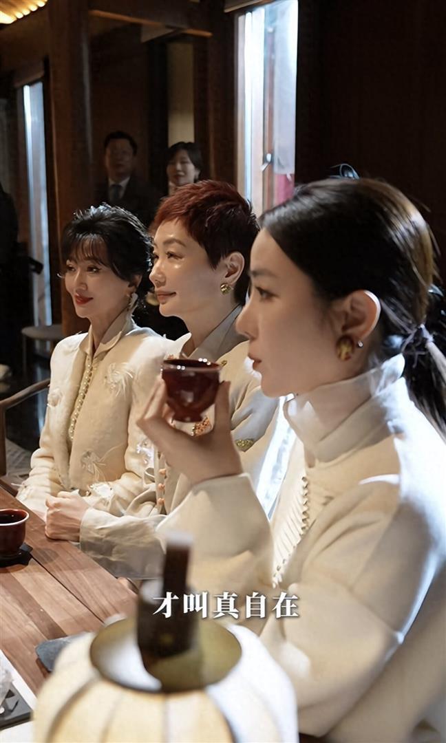 73岁还在拼，40岁已算嫩？ 当赵雅芝和