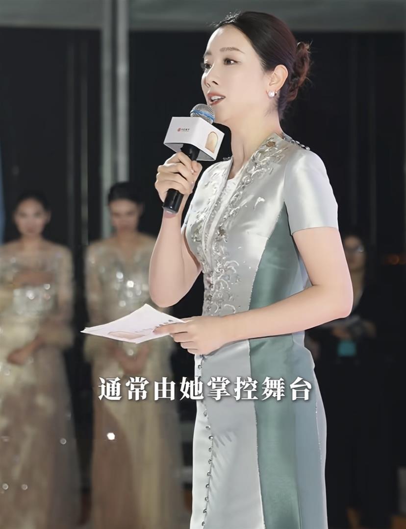 73岁还在拼，40岁已算嫩？ 当赵雅芝和李思思再同框，输赢早就和颜值无关了(图5)