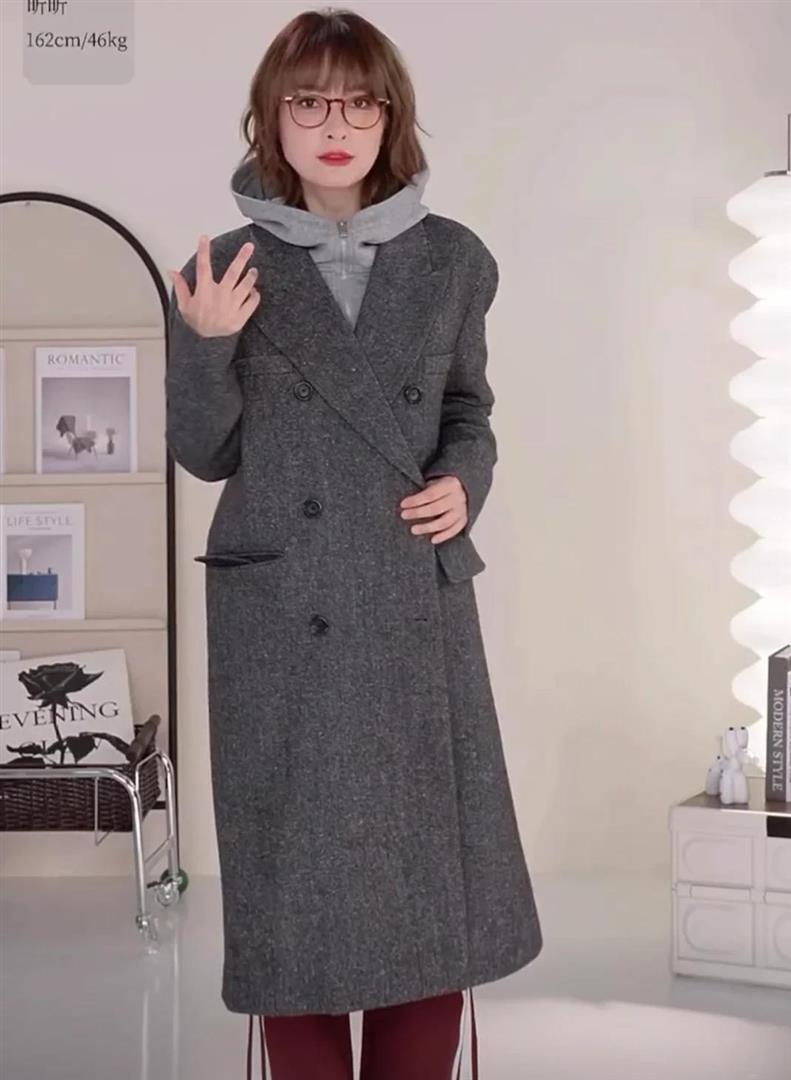 42岁吴昕现身哈尔滨：棉帽子+羽绒服+阔腿裤，保暖又时髦，像30岁(图8)