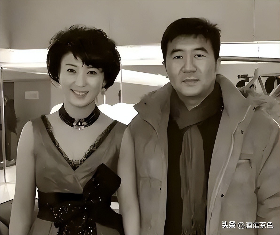 闫学晶的前夫原来是他，曾慧眼发掘小沈阳，身家不菲却行事低调(图8)