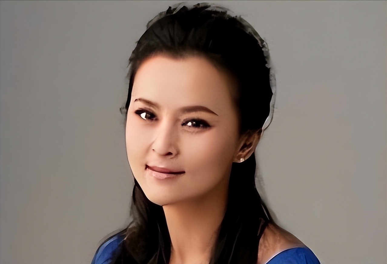 他长得高大帅气，娶黄志忠前妻何音，将继子视如己出，婚后无儿女(图5)