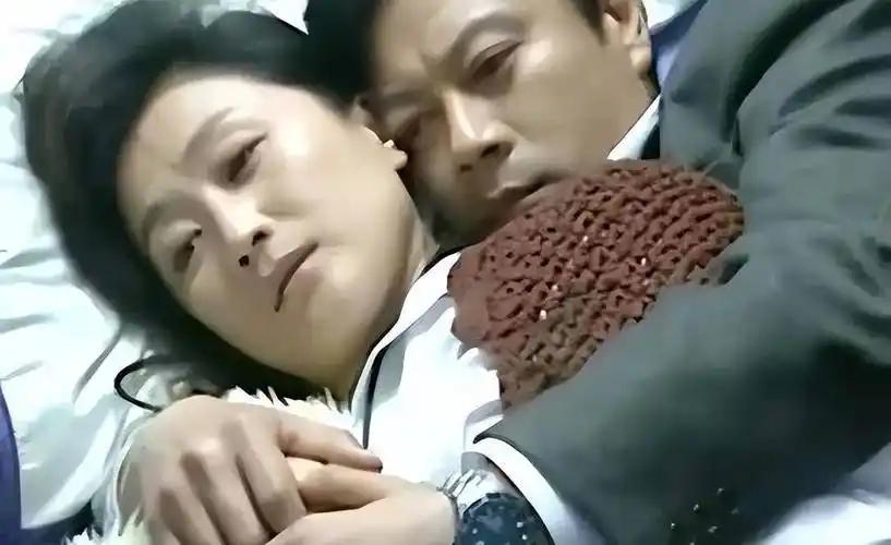 虽没结婚却有人陪，这4位中年女星，日子过的一个比一个滋润(图6)