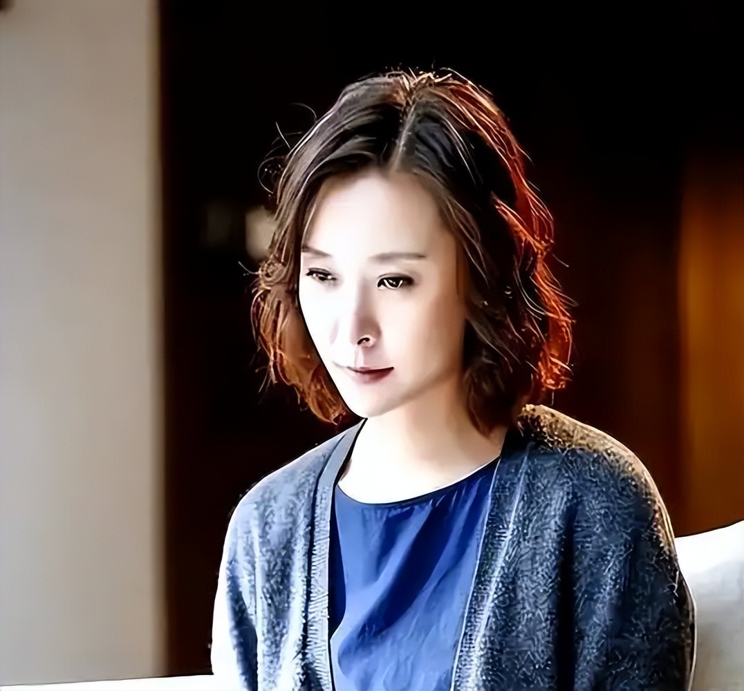 虽没结婚却有人陪，这4位中年女星，日子过的一个比一个滋润(图11)