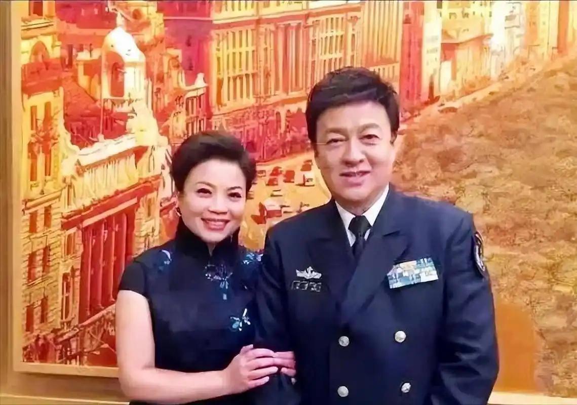 虽没结婚却有人陪，这4位中年女星，日子过的一个比一个滋润(图14)