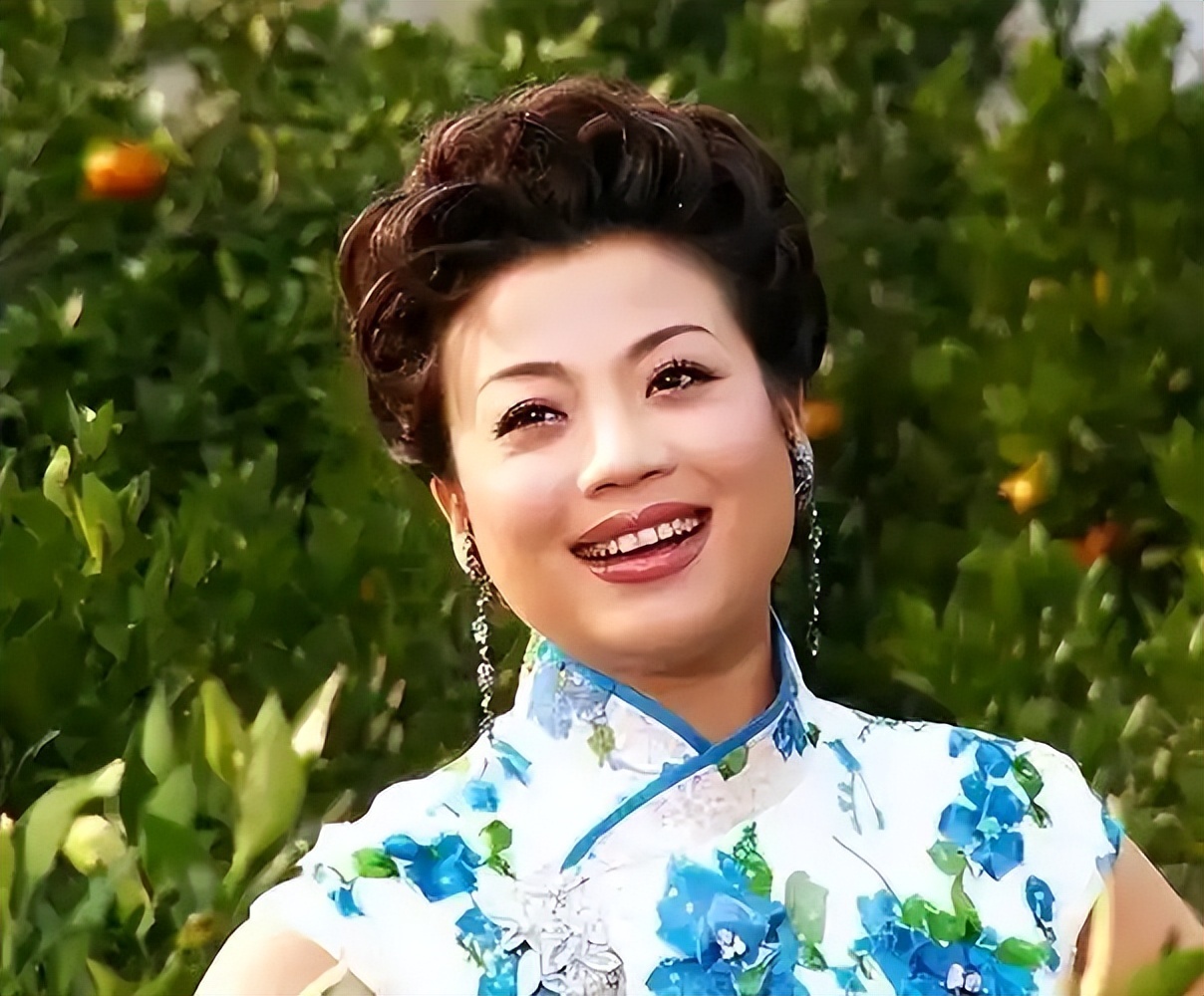 虽没结婚却有人陪，这4位中年女星，日子过的一个比一个滋润(图16)