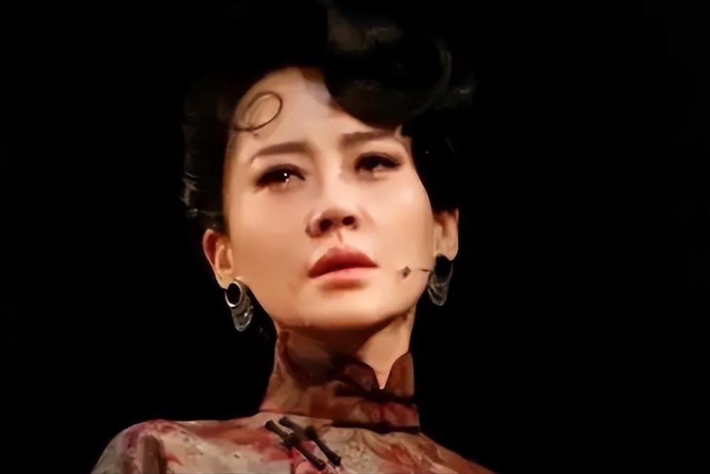 虽没结婚却有人陪，这4位中年女星，日子过的一个比一个滋润(图18)