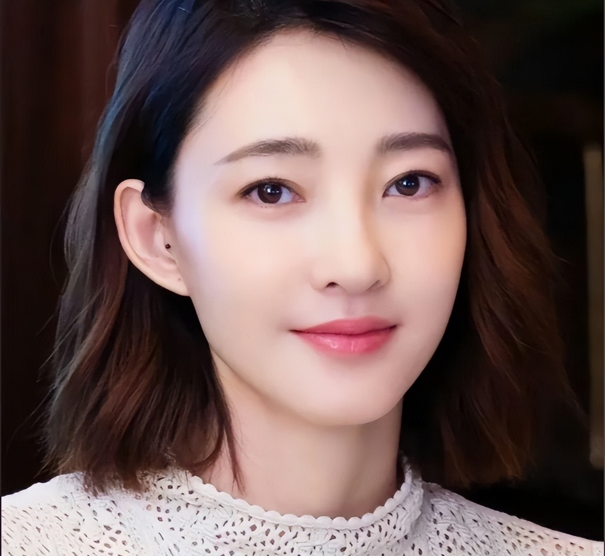 一线明星沦落到拍短剧，这4位女演员走到今天这步，真怪不了别人(图2)