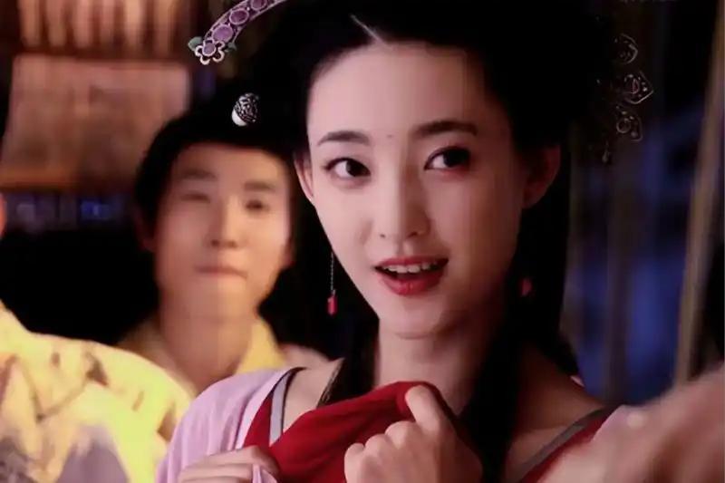 一线明星沦落到拍短剧，这4位女演员走到今天这步，真怪不了别人(图4)