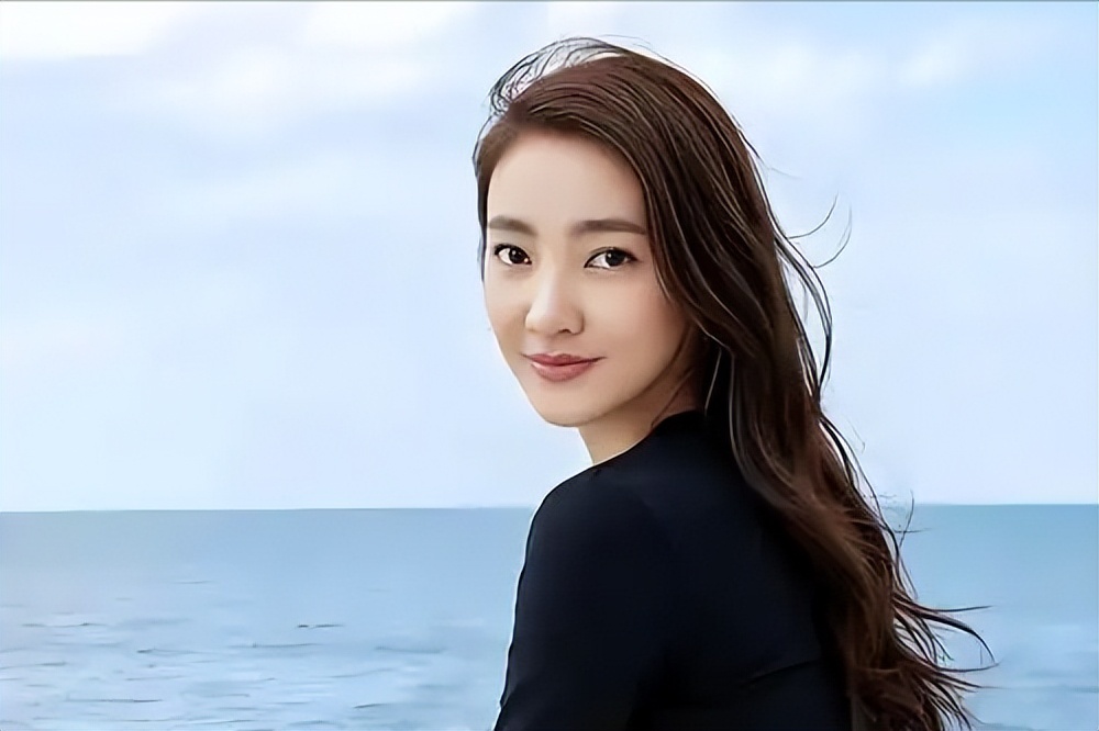 一线明星沦落到拍短剧，这4位女演员走到今天这步，真怪不了别人(图3)