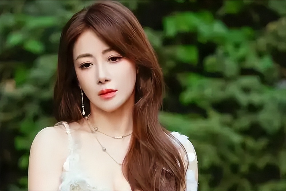 一线明星沦落到拍短剧，这4位女演员走到今天这步，真怪不了别人(图17)