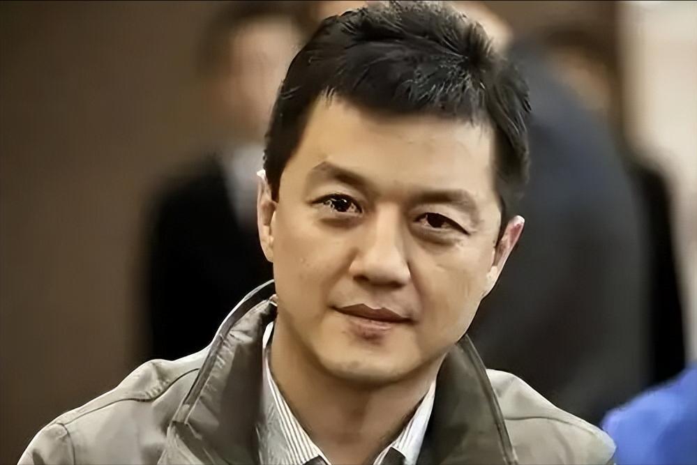 官宣离婚仅过3个月，高调谈论再婚的李亚鹏，没给前妻留一丝体面(图2)