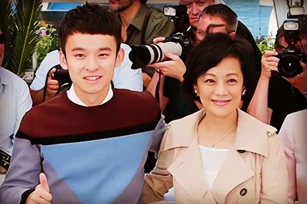 离婚3年后，31岁董子健再次官宣喜讯，已是孙怡高攀不起的存在！(图6)