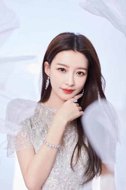 离婚3年后，31岁董子健再次官宣喜讯，已是孙怡高攀不起的存在！(图15)