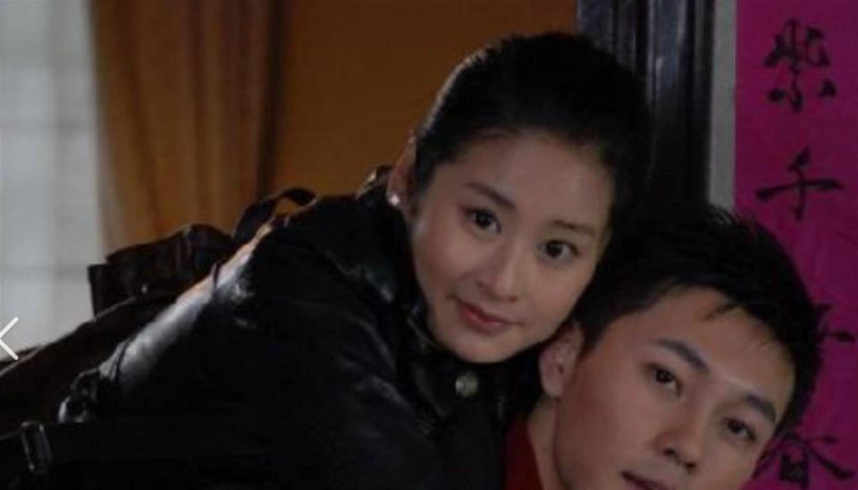 颖儿带女儿回付辛博老家！不住婆家住酒店，公婆罕露面都好宠孙女(图3)