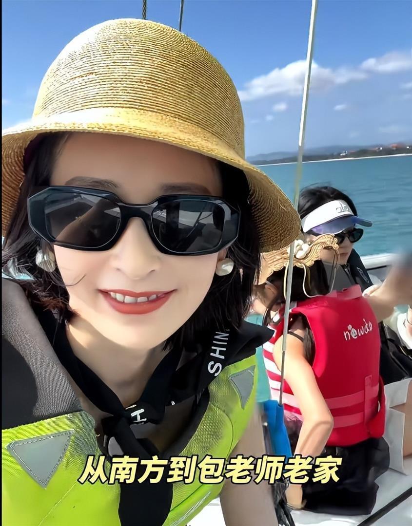 颖儿带女儿回付辛博老家！不住婆家住酒店，公婆罕露面都好宠孙女(图2)