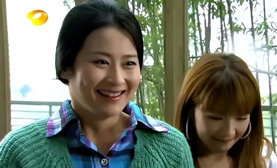 颖儿带女儿回付辛博老家！不住婆家住酒店，公婆罕露面都好宠孙女(图4)