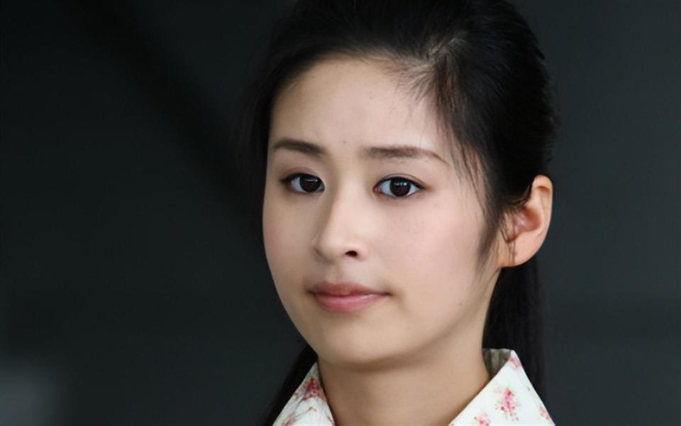 颖儿带女儿回付辛博老家！不住婆家住酒店，公婆罕露面都好宠孙女(图7)