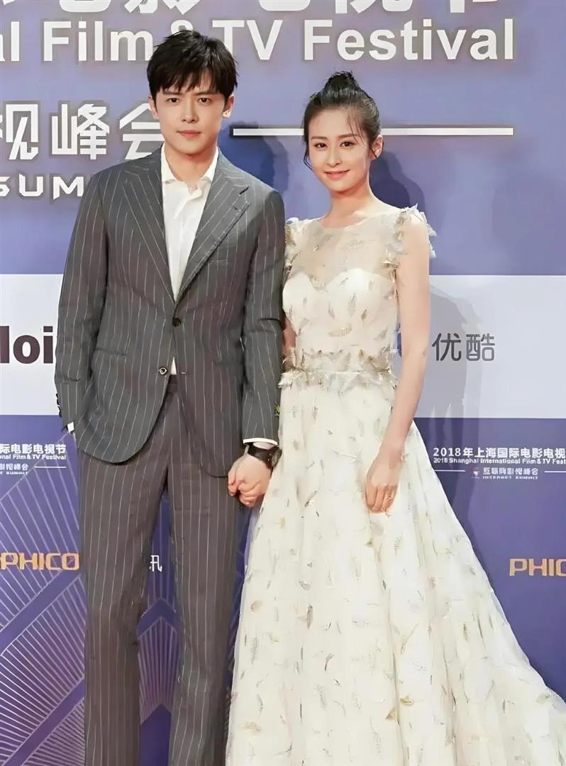 颖儿带女儿回付辛博老家！不住婆家住酒店，公婆罕露面都好宠孙女(图14)