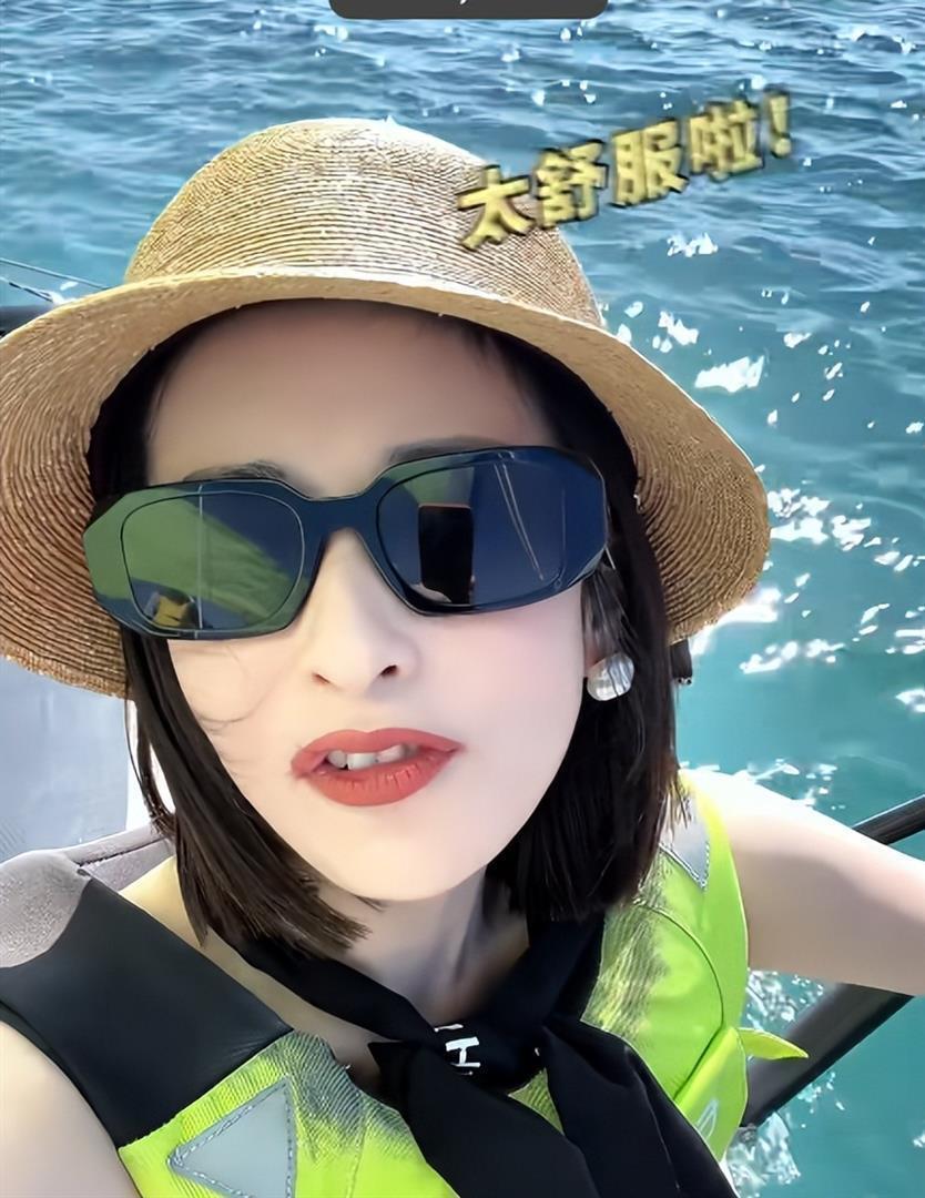 颖儿带女儿回付辛博老家！不住婆家住酒店，公婆罕露面都好宠孙女(图20)