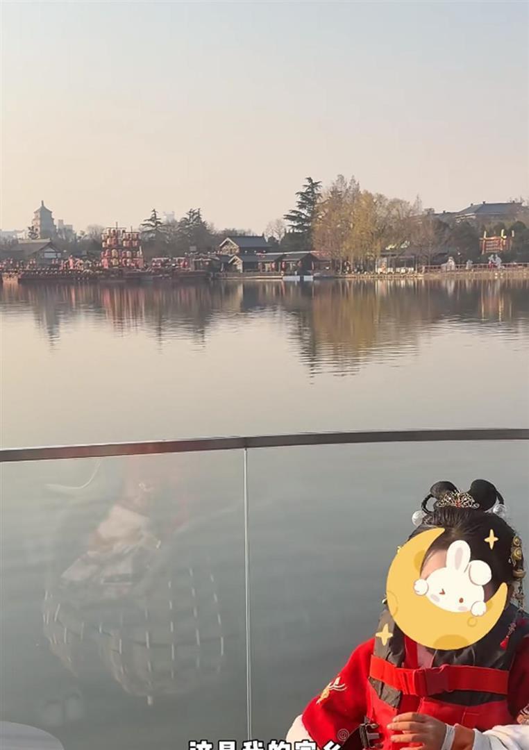 颖儿带女儿回付辛博老家！不住婆家住酒店，公婆罕露面都好宠孙女(图27)