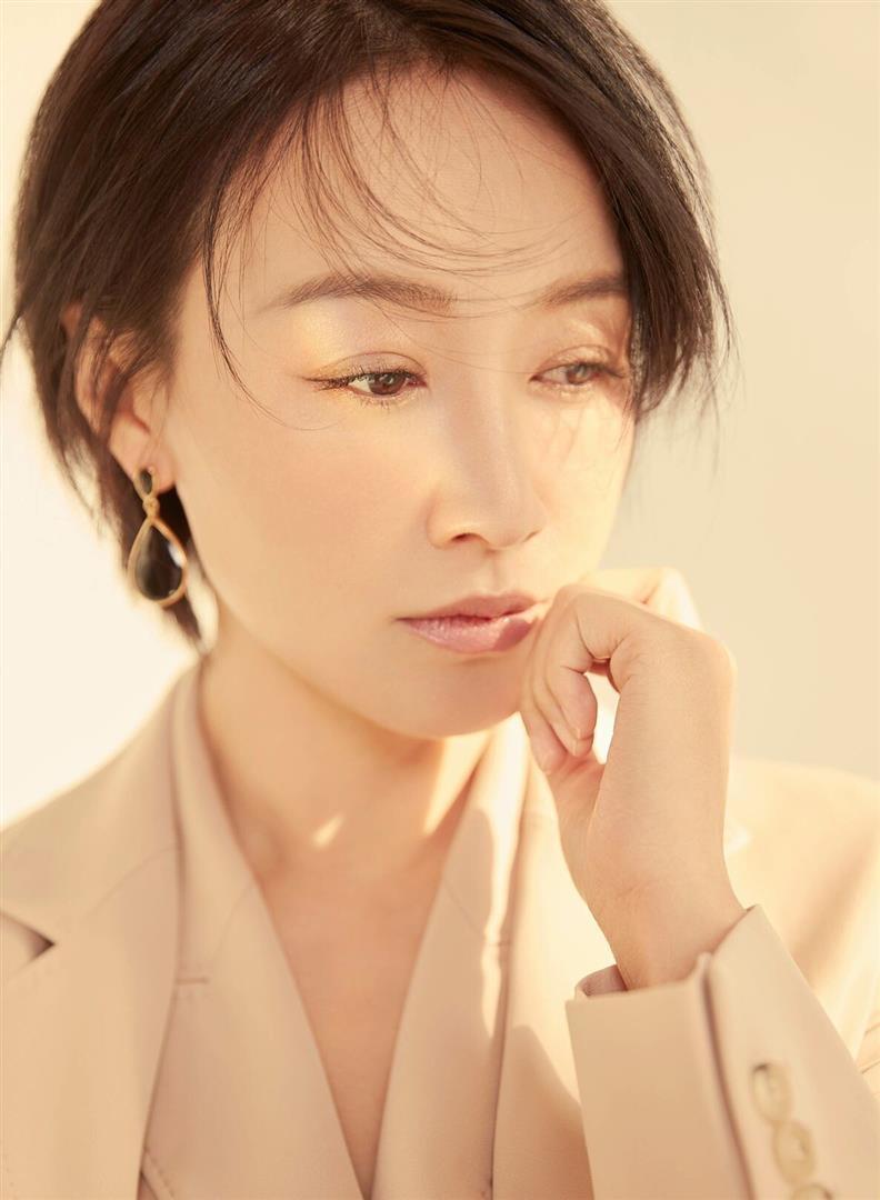 抢胡可男友，潜规则上位？即便是央视主持人，都无法摆脱一身污名(图5)