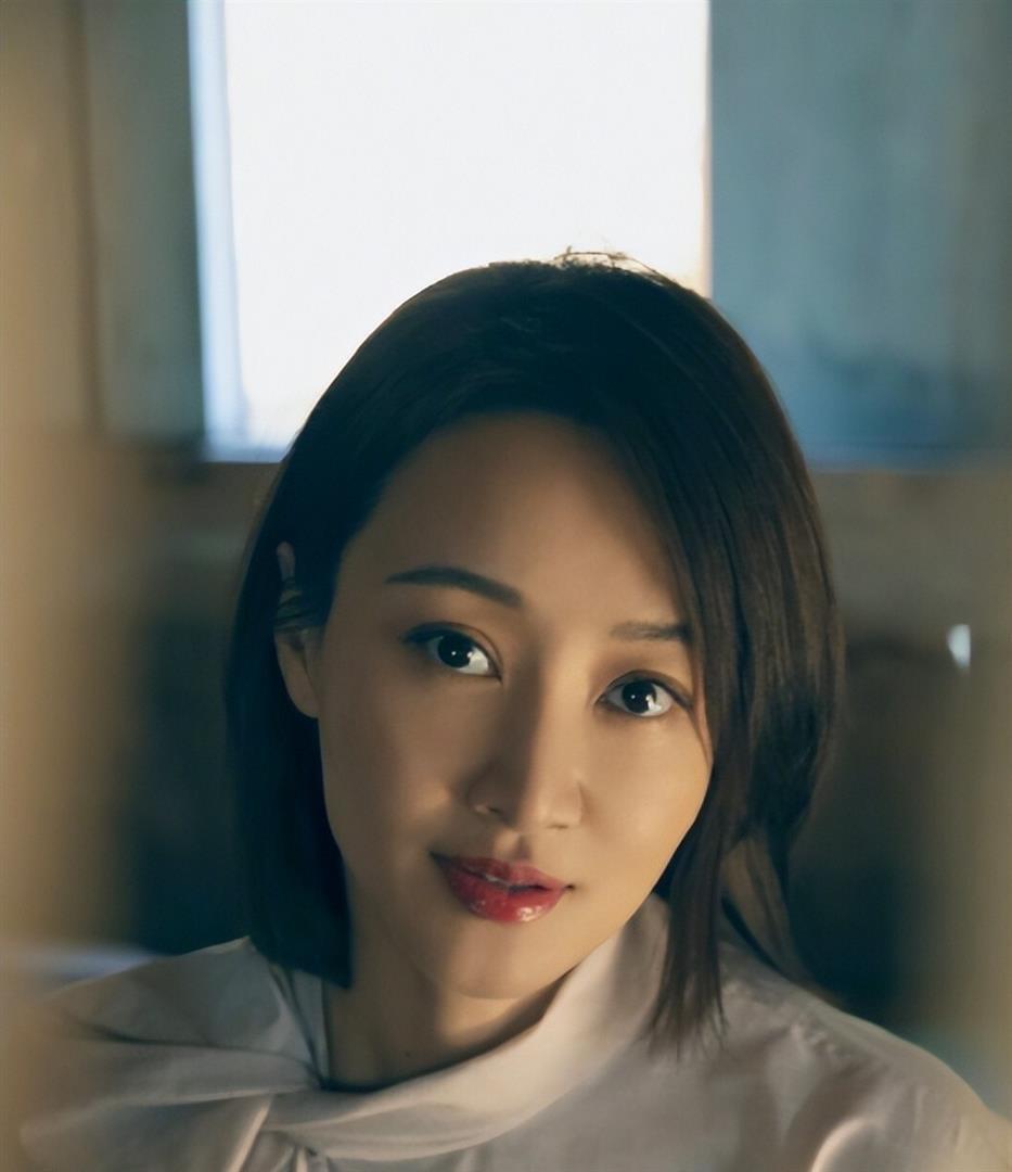 抢胡可男友，潜规则上位？即便是央视主持人，都无法摆脱一身污名(图12)