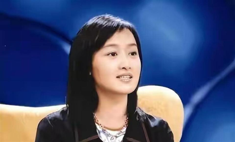 抢胡可男友，潜规则上位？即便是央视主持人，都无法摆脱一身污名(图13)