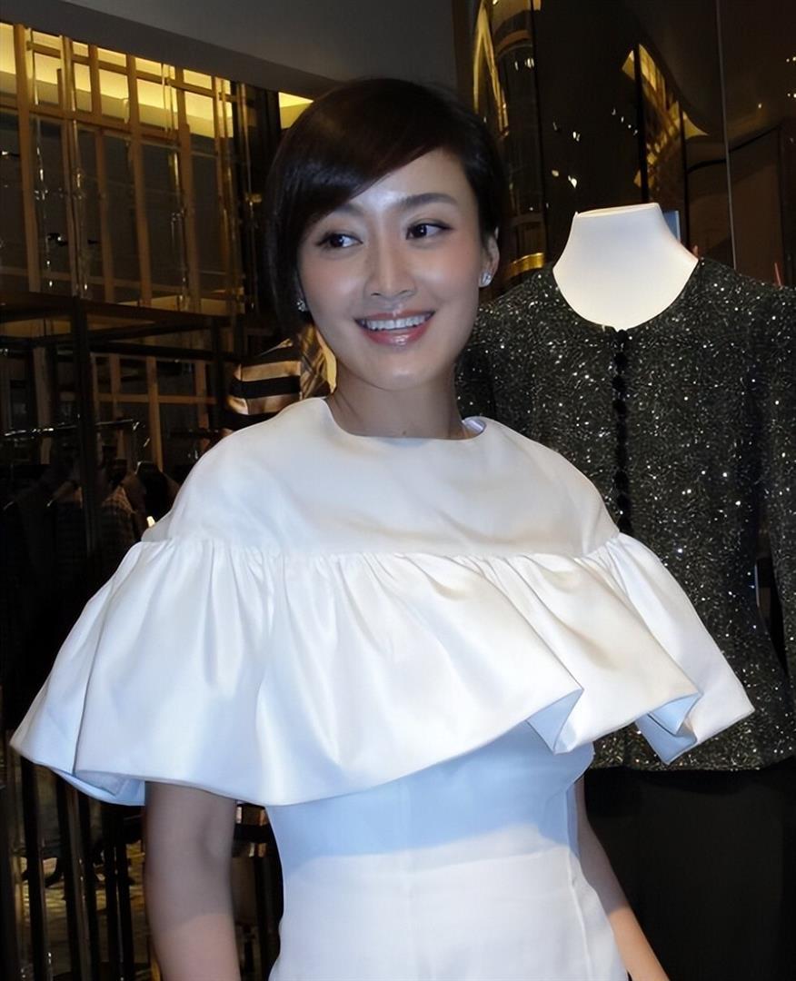 抢胡可男友，潜规则上位？即便是央视主持人，都无法摆脱一身污名(图17)