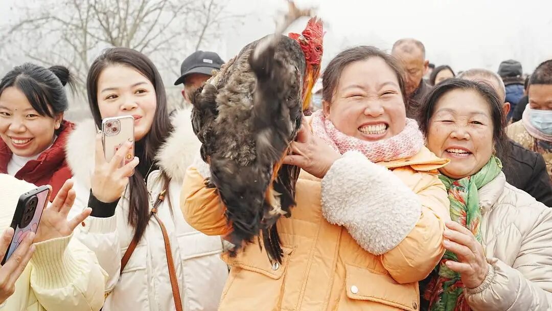 四川一地刨猪宴引上万人参加，是蹭热度还是接地气？村干部回应质疑(图6)