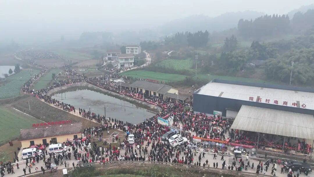 四川一地刨猪宴引上万人参加，是蹭热度还是接地气？村干部回应质疑(图4)