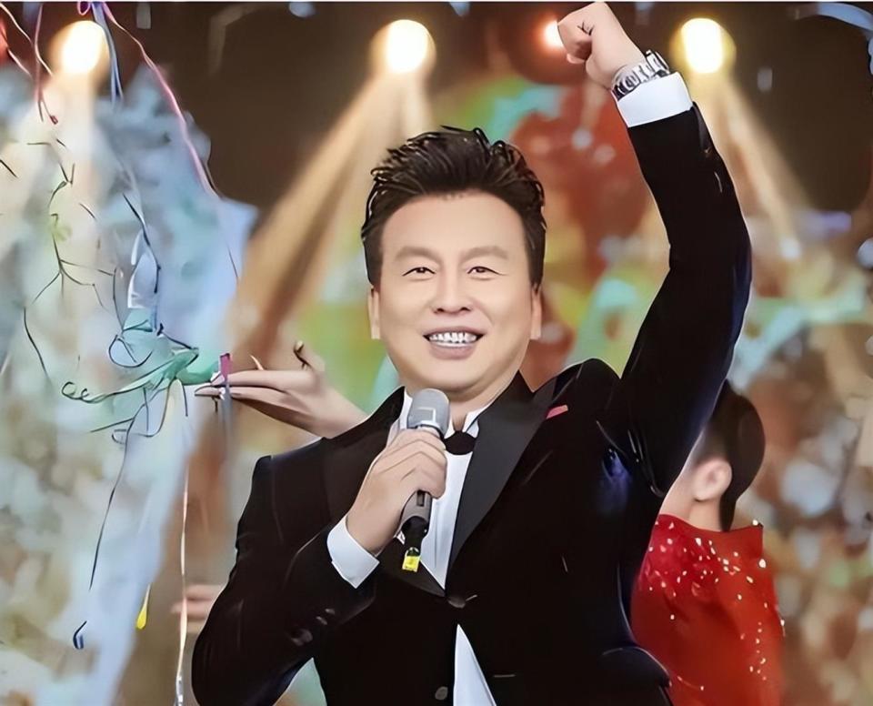 儿子丢了、父亲走了、妻子跑了，央视主持张泽群如今落到这般田地(图10)