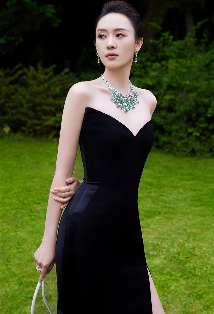 童瑶前凸后翘，身穿抹胸长裙气场强大，干练不失女人味！(图19)