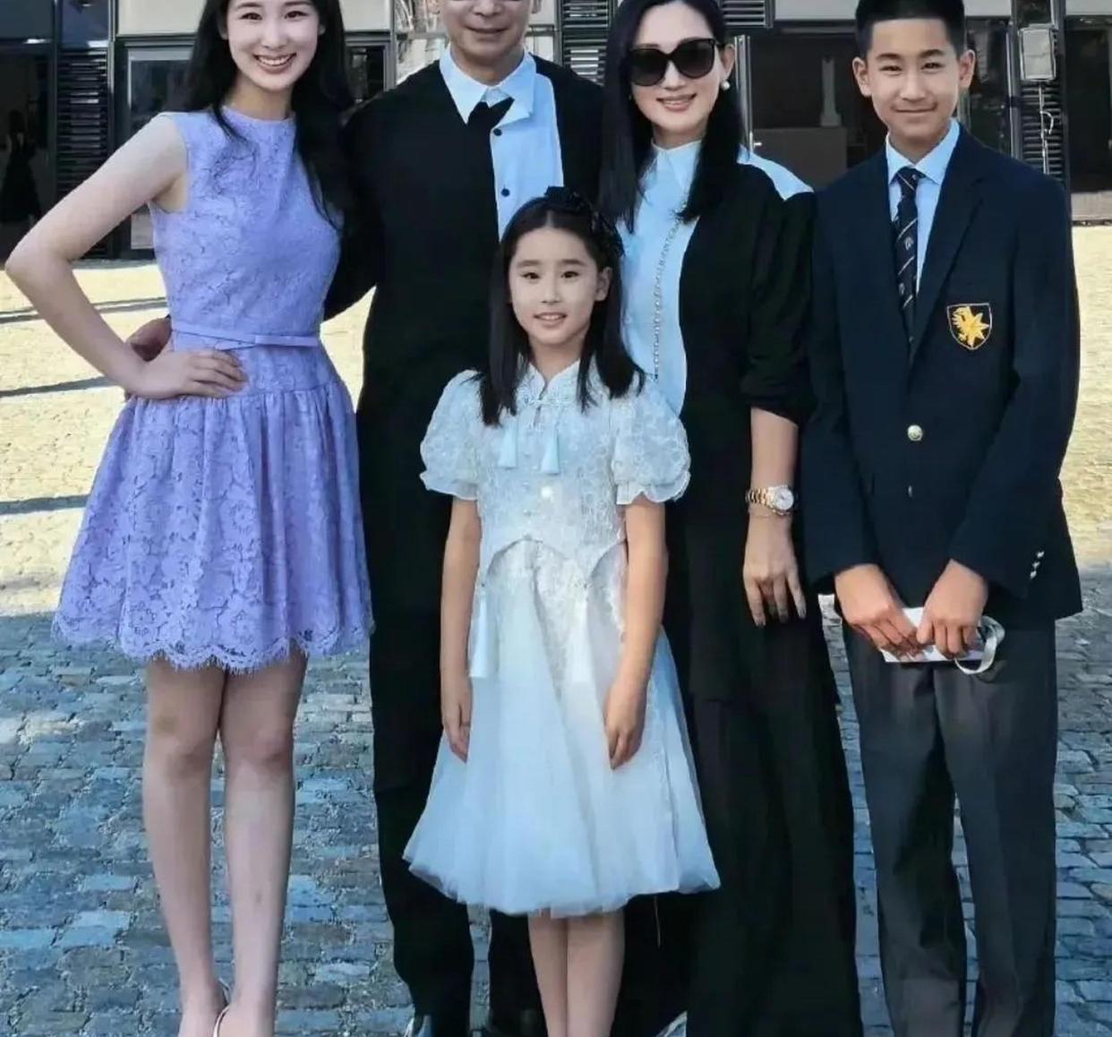 出乎赵文卓夫妇的预料，18岁的美籍女儿，如今已开始给他们争光了(图3)