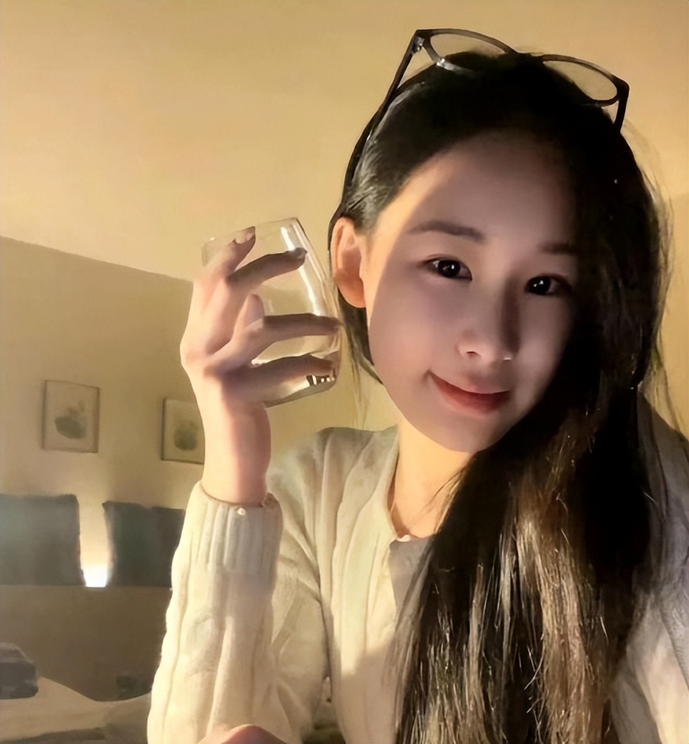 出乎赵文卓夫妇的预料，18岁的美籍女儿，如今已开始给他们争光了(图7)