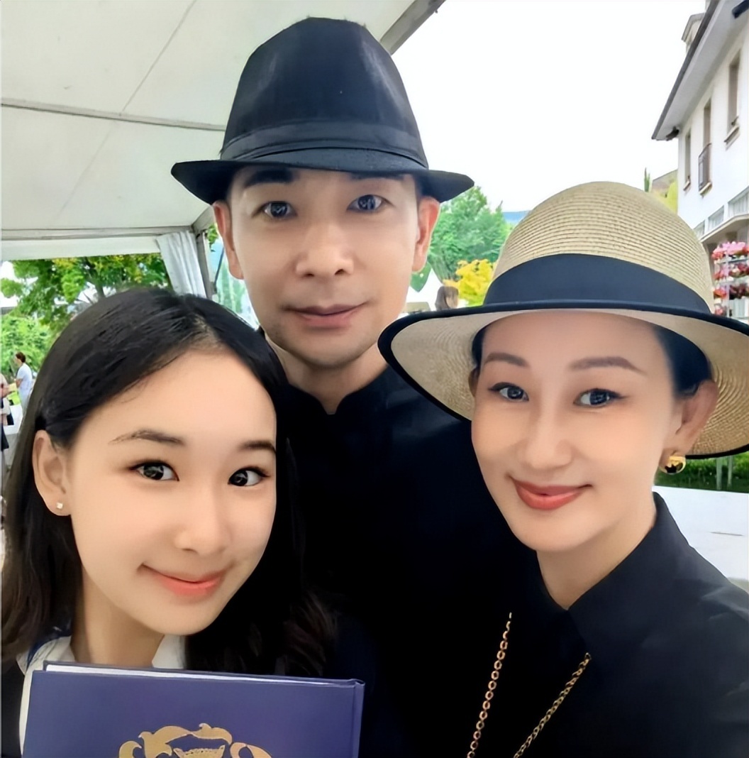 出乎赵文卓夫妇的预料，18岁的美籍女儿，如今已开始给他们争光了(图9)