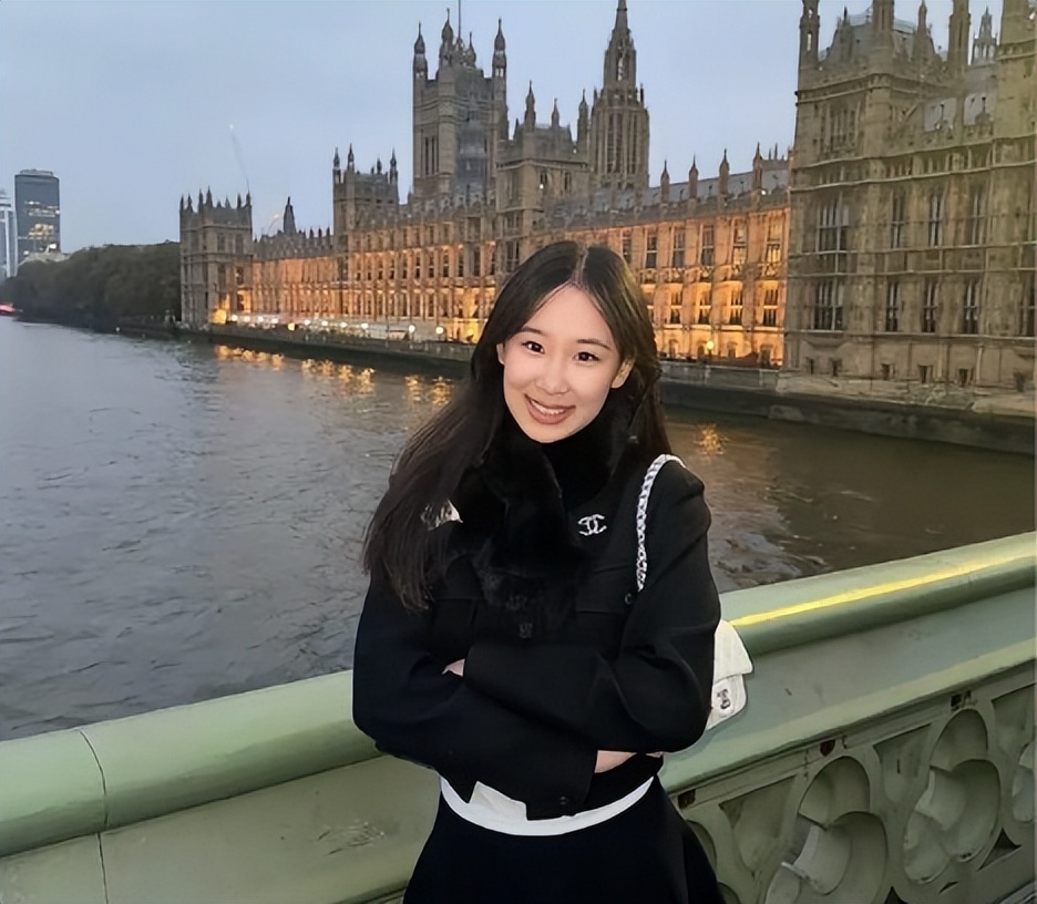 出乎赵文卓夫妇的预料，18岁的美籍女儿，如今已开始给他们争光了(图8)