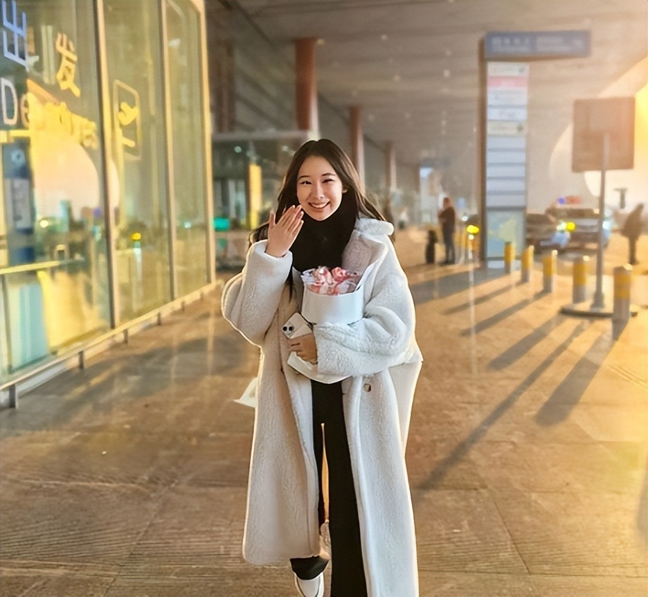 出乎赵文卓夫妇的预料，18岁的美籍女儿，如今已开始给他们争光了(图10)