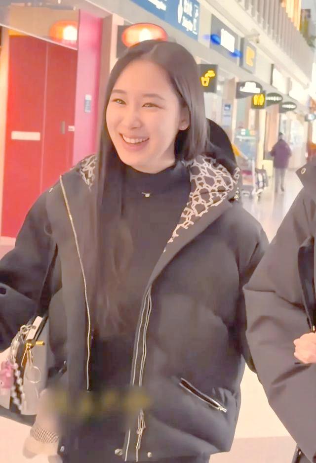 出乎赵文卓夫妇的预料，18岁的美籍女儿，如今已开始给他们争光了(图13)