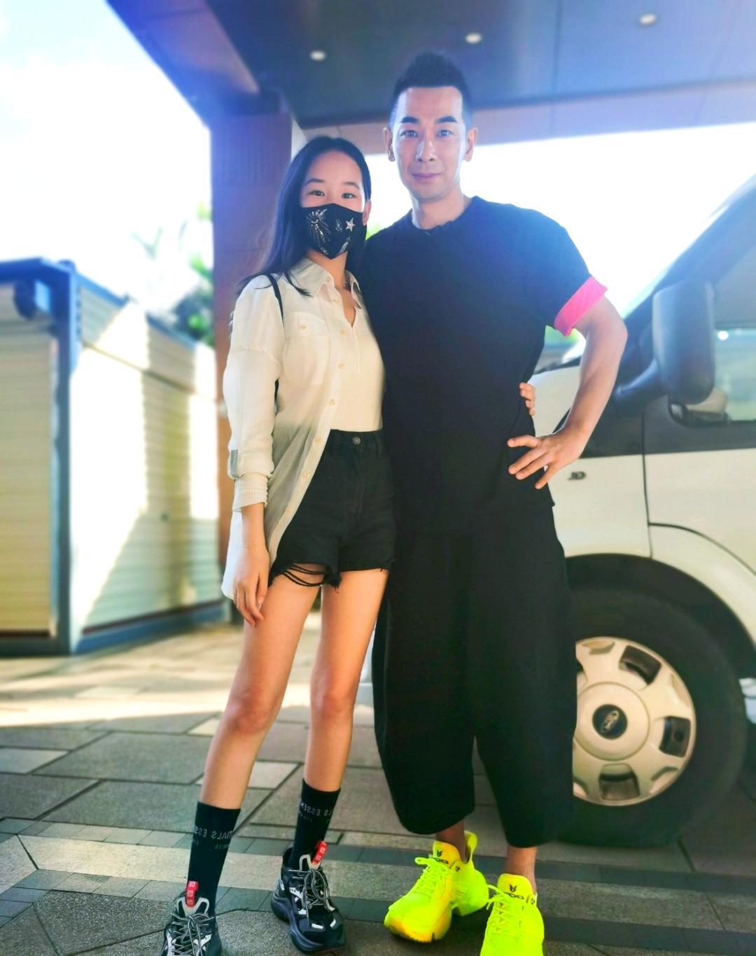 出乎赵文卓夫妇的预料，18岁的美籍女儿，如今已开始给他们争光了(图14)