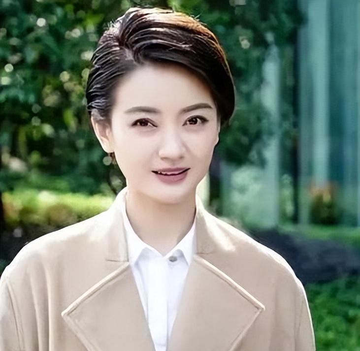 41岁朱杰参加聚会，回应多年没拍戏，官宣生下双胞胎，孩子都6岁(图12)