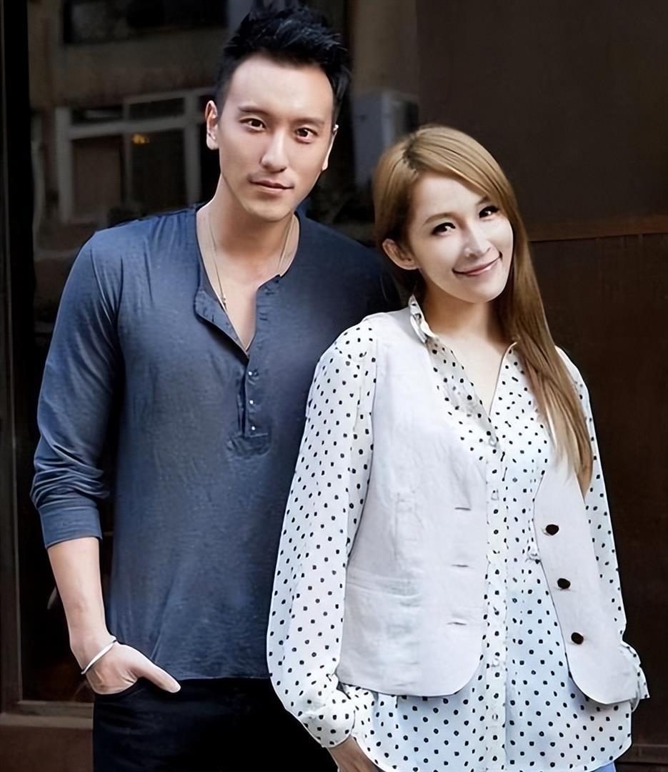 45岁萧亚轩依然单身未婚，她的前任已经怀上二胎，也是姐弟恋(图7)