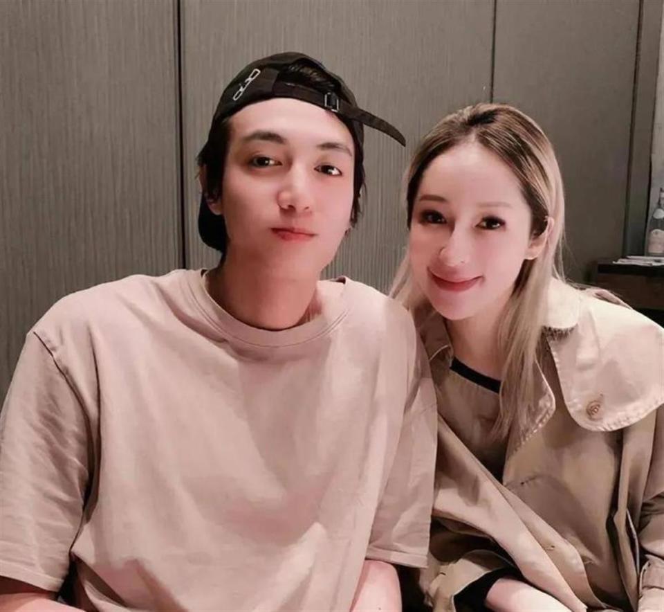 45岁萧亚轩依然单身未婚，她的前任已经怀上二胎，也是姐弟恋(图12)