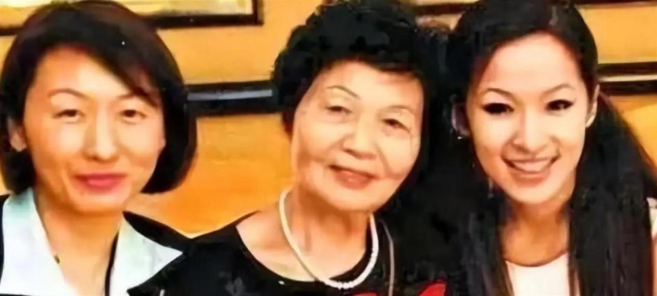 45岁萧亚轩依然单身未婚，她的前任已经怀上二胎，也是姐弟恋(图15)